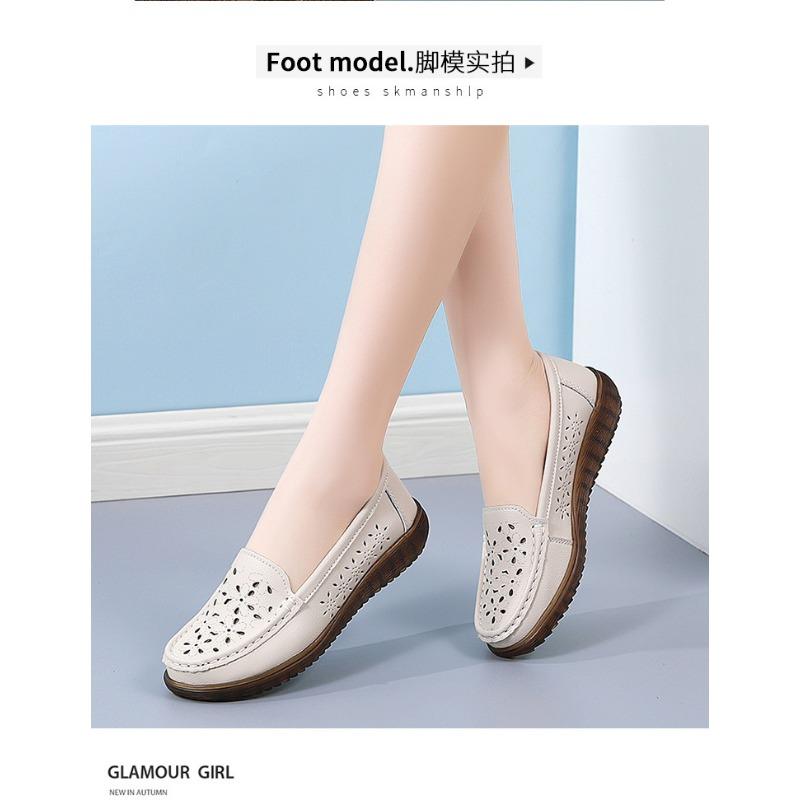 Women's Summer Fashion Outerwear: Versatile, Perforated and Breathable Large-sized Sandals for Middle-aged and Elderly Mothers