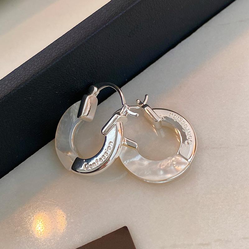 New metal fritillary round ear buckles simple personality temperament earrings earrings light luxury earrings women