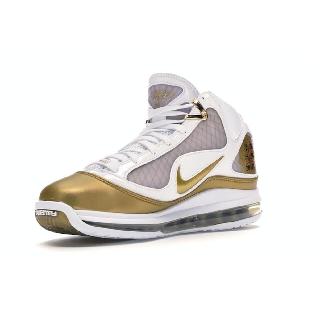 Nike Air Max LeBron 7 Retro QS China Moon 2020 Unisex-Sneaker Gold Weiß Metallic-Gold CU5646-100