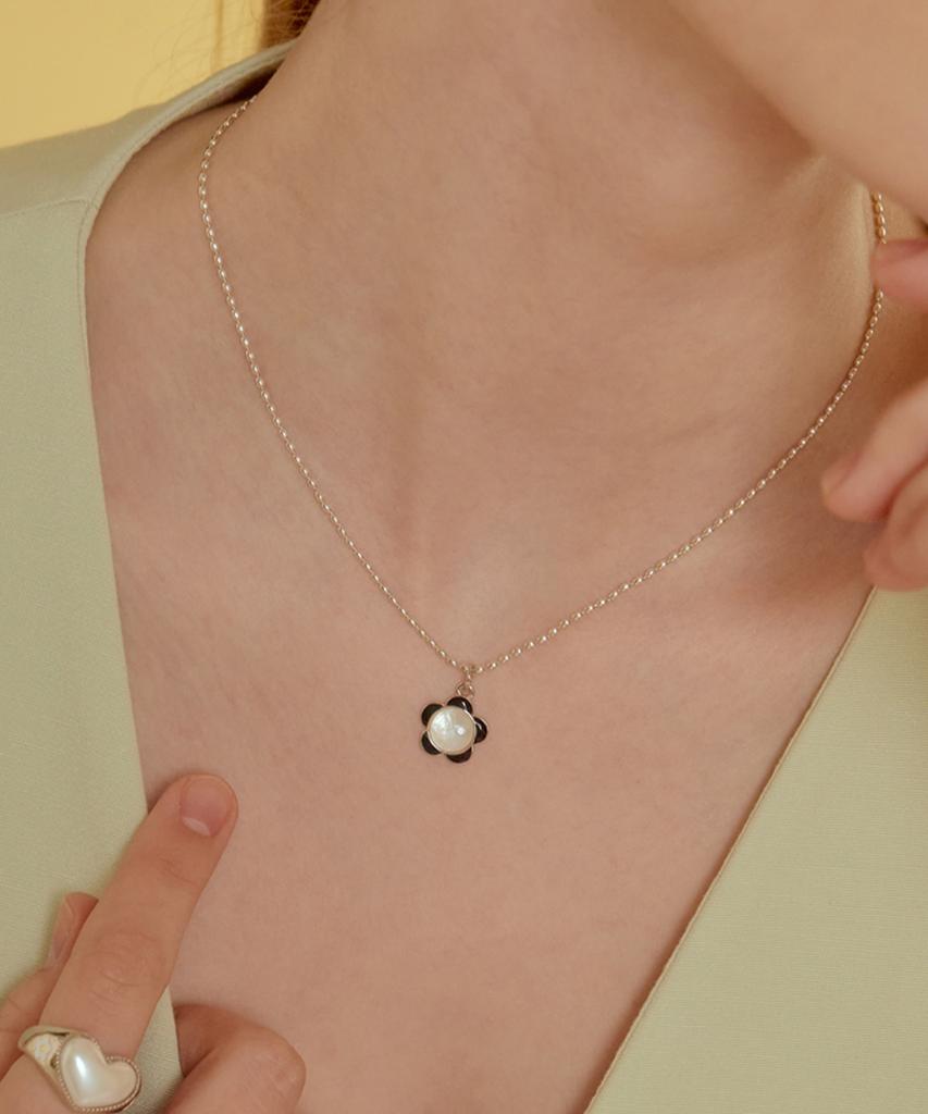 Tatiana (Silver 925) Mother-Of-Pearl Flower Egg Chain Necklace Nz2013