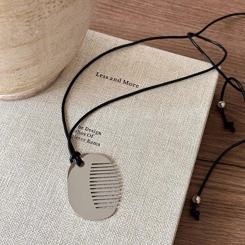 Lats Personality Temperament Comb Pendant Necklace For Women 2024 Trend New Delicate Fashion Jewelry