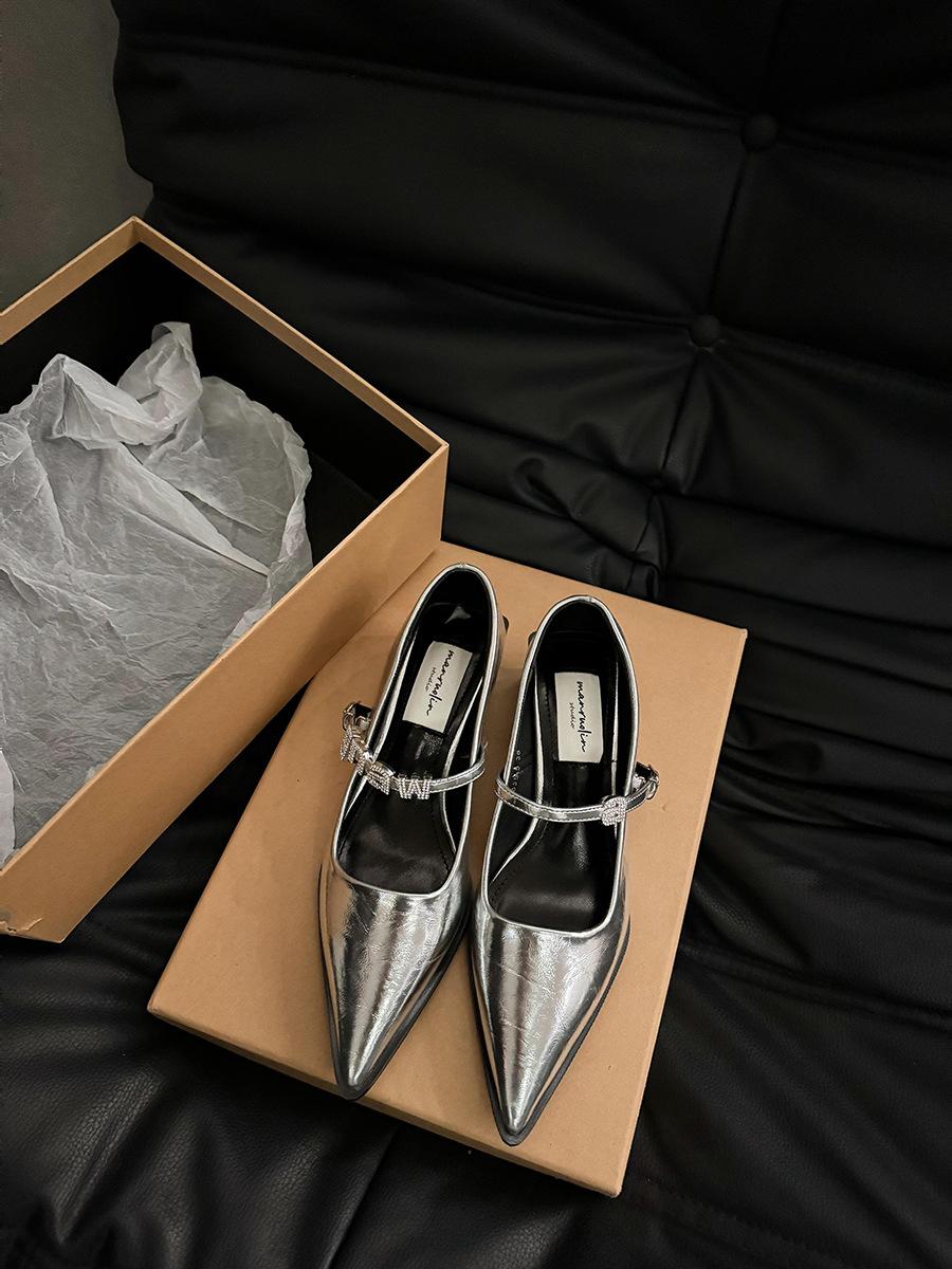 

Туфли Мэри Джейн на французском толстом каблуке, женская обувь на весну и осень 2025 года, новые популярные туфли с острым носком, маленькие кожаные туфли, вечерние серебристые одинарные туфли 39