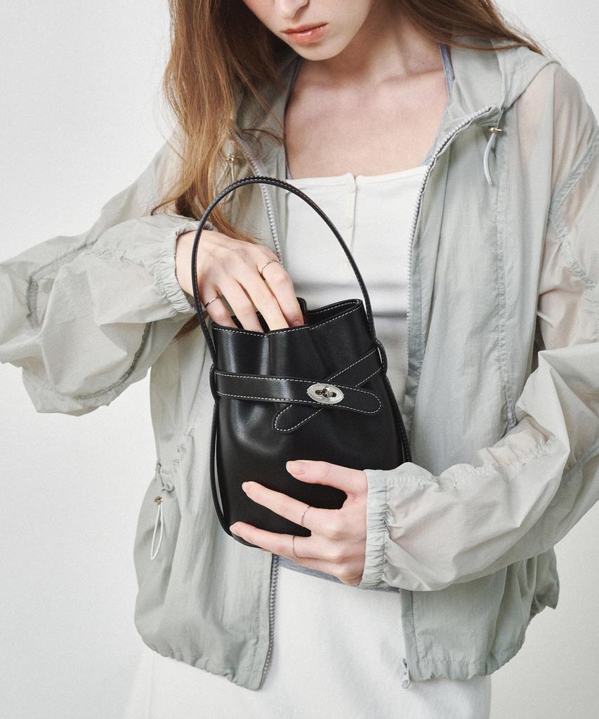 Ostkaka Classic Belt Bucket Bag Mini Black