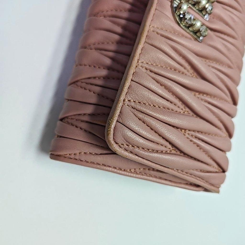 [Pre-Owned] Crystal Pink Lambskin Quilted Wallet With Silver Hardware - Good #13KHV9Z