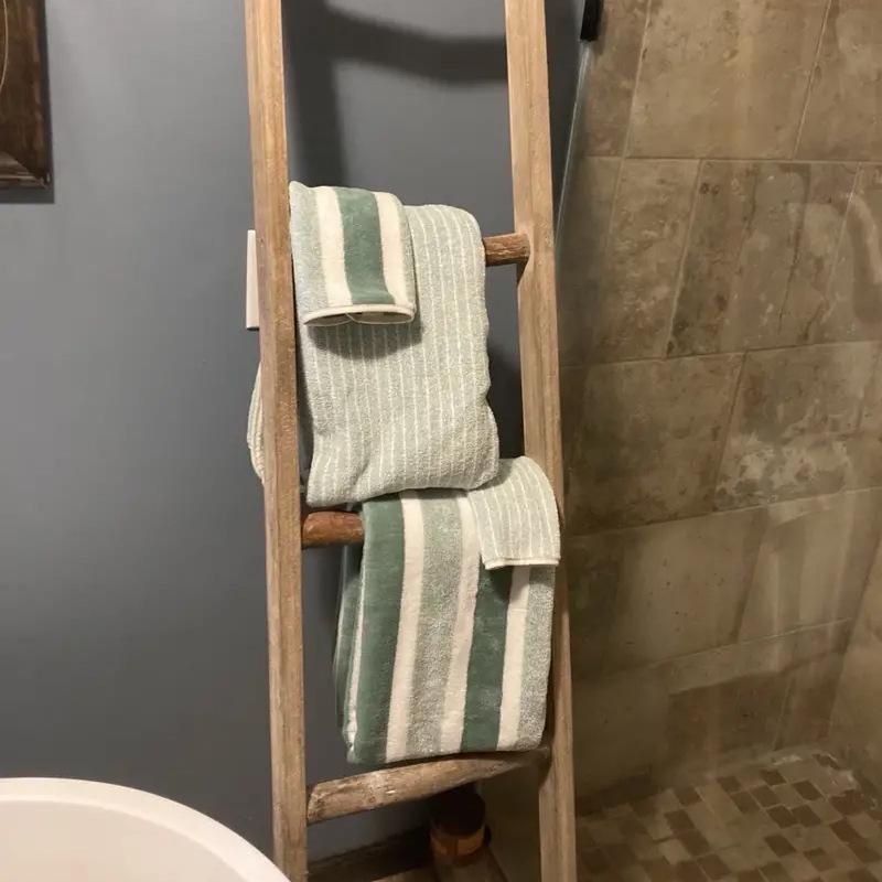 Quick-Dry Coral Fleece Striped Bath Towel - Soft, Absorbent, Large for Couples