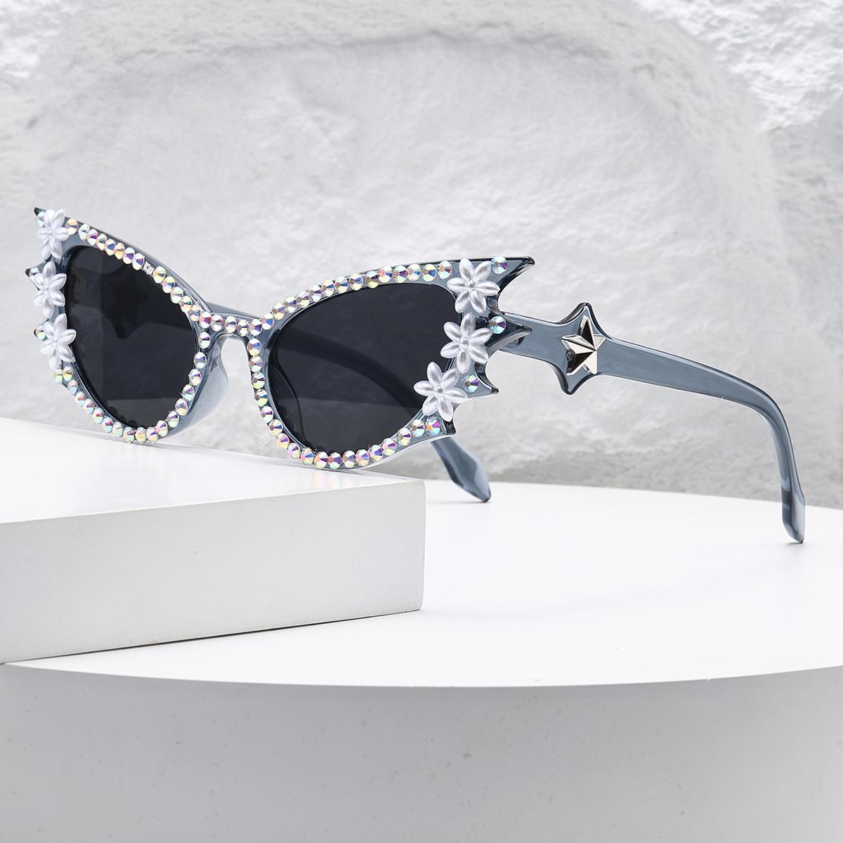 

1 шт. ЖЕНСКИЕ ОЧКИ Новые трансграничные в оправе с очками Личность Праздничная атмосфера Фотомоделинг Тренд ЖЕНСКИЕ ОЧКИ серый