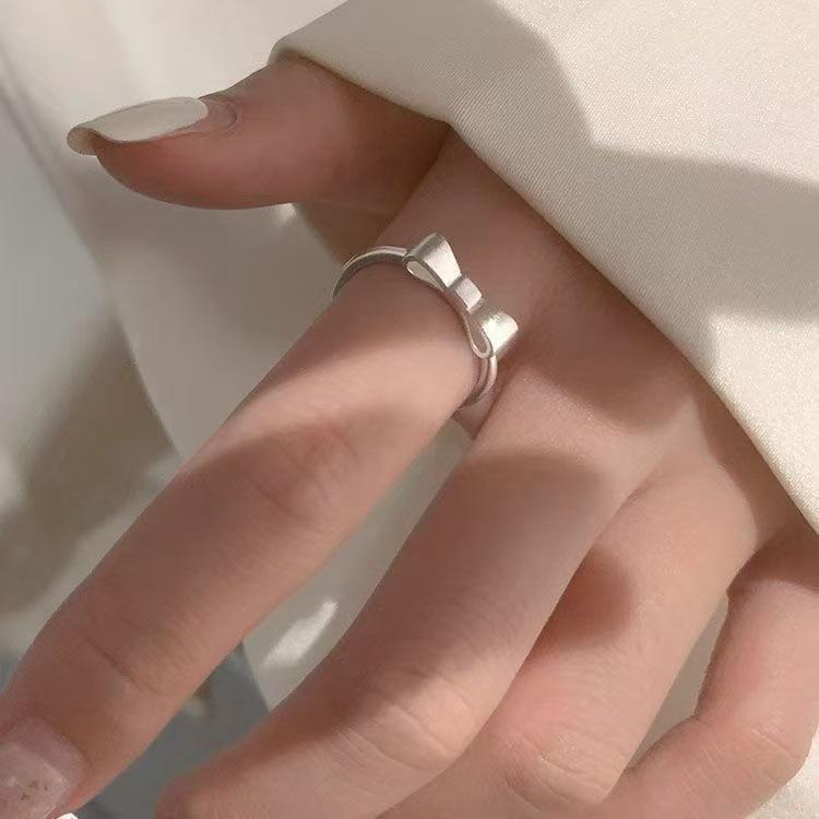 Elegant Women's Silver Bow Knot Open Ring - Fashionable, High-End, Light Luxury Jewelry