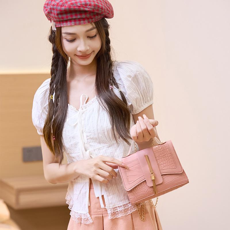 Personalisierte kleine Tasche Damen 2025 neu europäisch und amerikanisch retro kleine quadratische Tasche Modekette einzelne Schulter Umhängetasche tragbare Damentasche