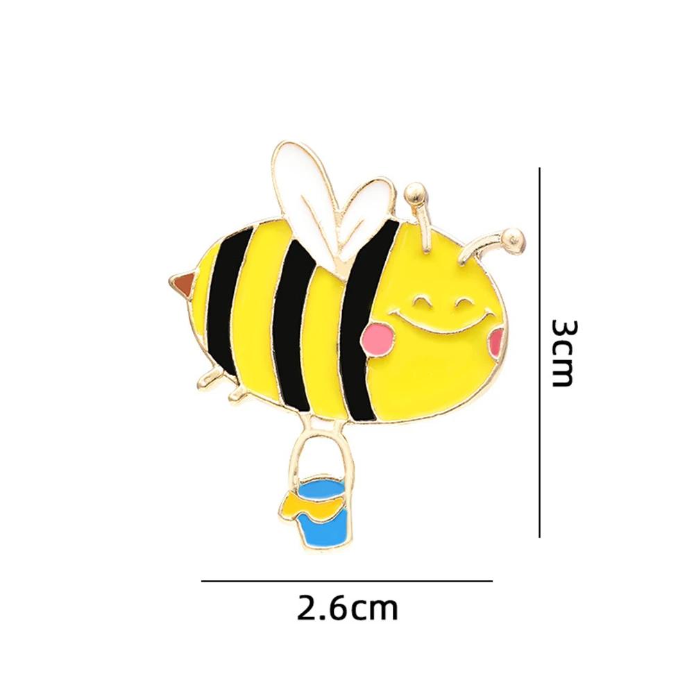 Cartoon Insect Bij Broche voor Meisjes Vrienden Schattige Grappige Bijen Verzamel Nectar Emaille Speldjes Aangepaste Rugzak Reversbadge Sieraden Cadeaus