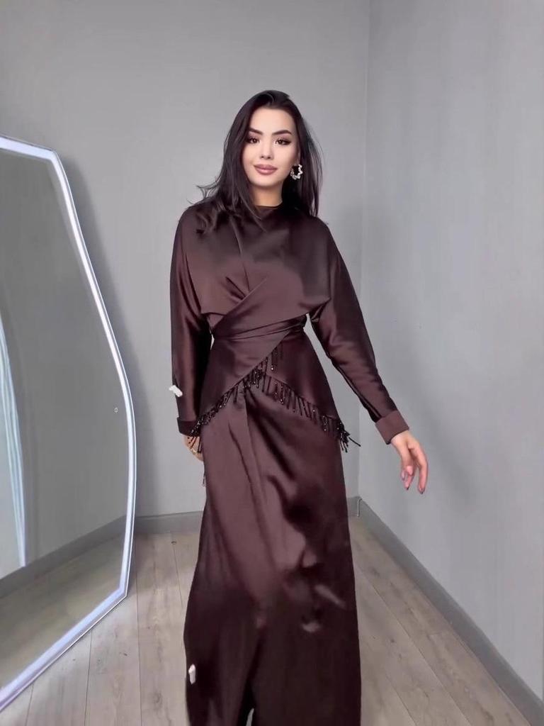 Elegante Completo Gonna e Abito a Maniche Lunghe Stile Europeo & Americano per l'Inverno 2025