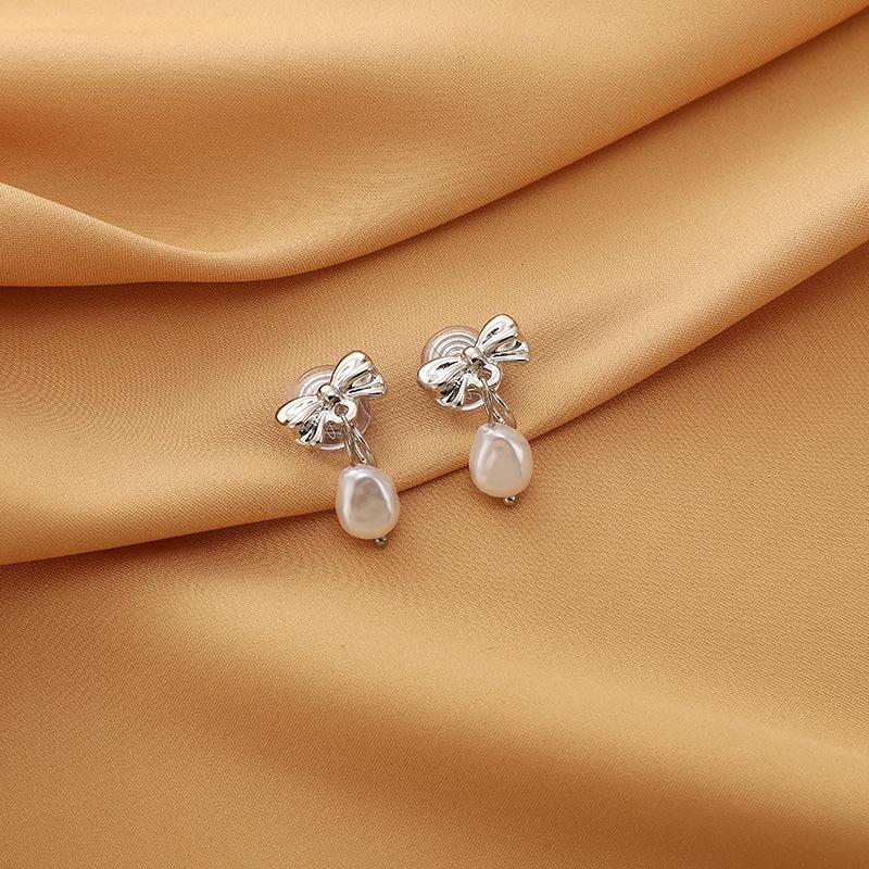 Pearl Mosquito Coil Disc Ear Clips: No-Pierce, Elegant French-Style Earrings for Women