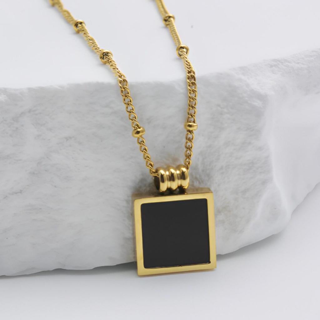 Retro Black Square Pendant Necklace: Full Titanium Steel, Simple, Fashionable, Non-Fading, High-End Style.