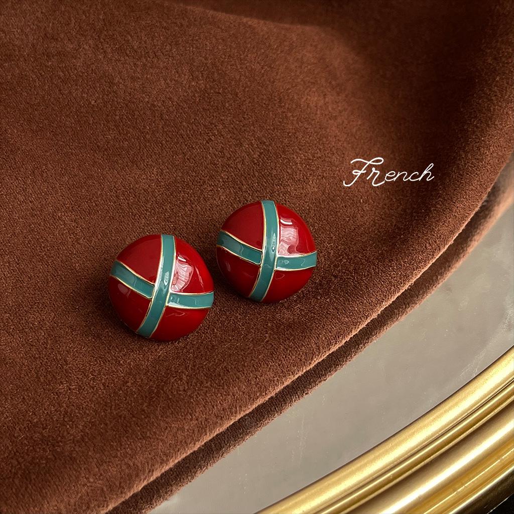 Chinese-Inspired Elegant 925 Silver Stud Earrings with Exaggerated Design