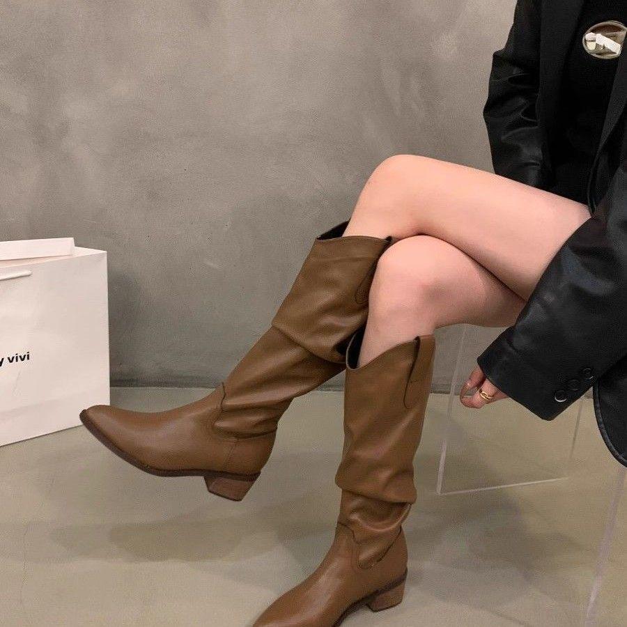 Klackade V-skurna Bruna Cowboykängor till Mitten av Vaderna, Vår/Höst 2025, Spetsig Tå Westernstil för Kvinnor