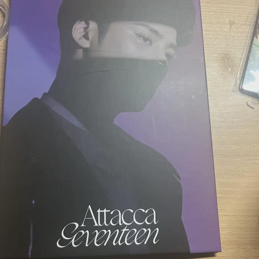 

Я продаю фотобук Seventeen Мингю