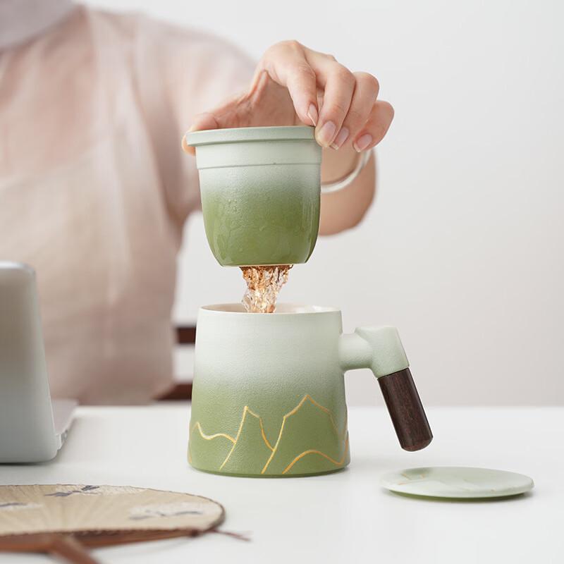 OLOEY Ceramic Tea Brewing Mug with Qianli Jiangshan Design