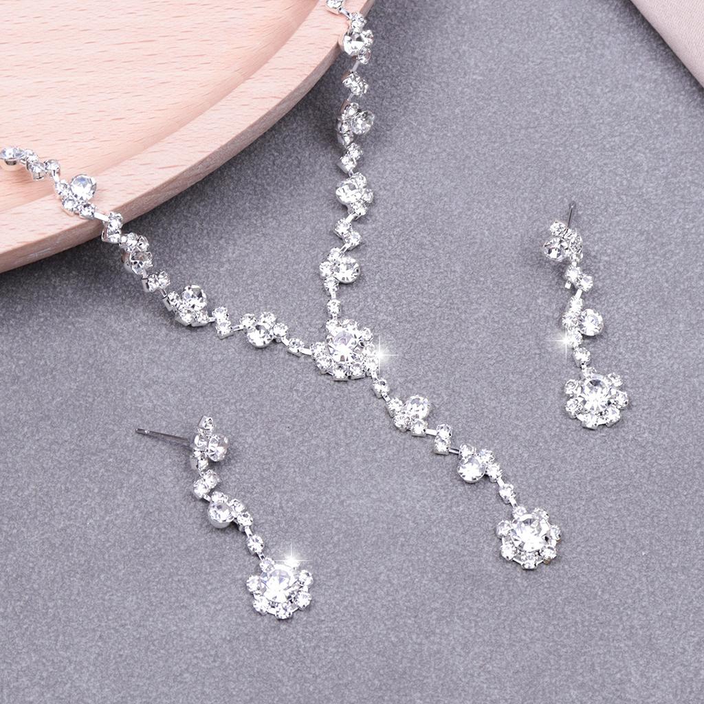 New Set of Exquisite Claw Chain Necklace and Exaggerated Earring Set, Two-piece Set with Water Droplet Necklace and Evening Accessories for Women