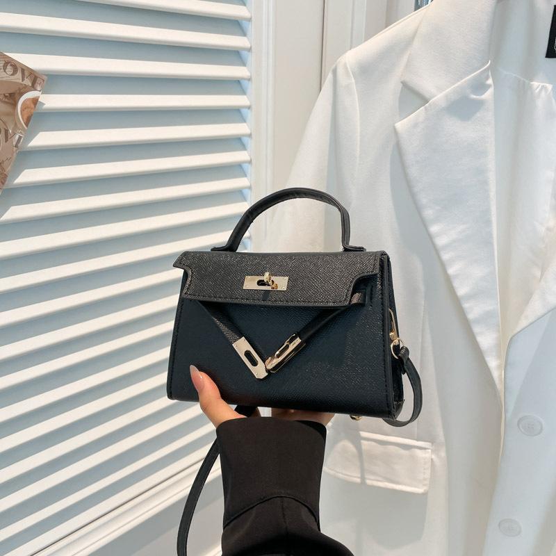 

Сумка женская с премиальной текстурой и темпераментом, летняя, новая, модный тренд, на плечо, мессенджер, атмосферная, универсальная чёрный