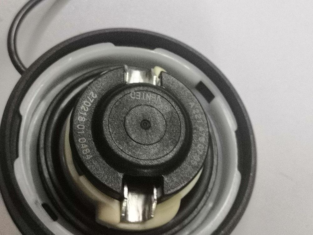 Mercedes-Benz C300 CLK 320 CLS 500 Fuel Tank Cap (Part No. 2214700705)