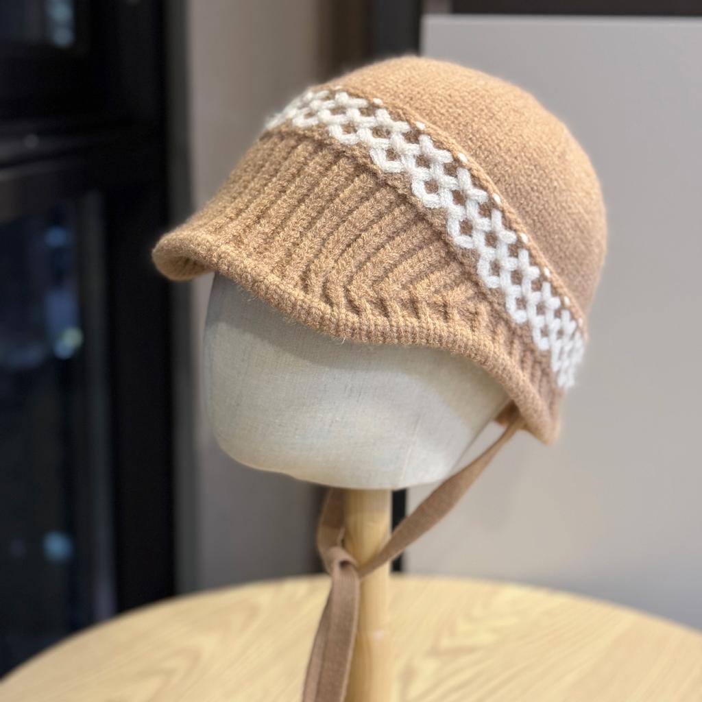 New Autumn and Winter Niche Short Ear Protecting Woolen Hat for Women To Keep Warm and Slim Personalized Lanyard Knitted Hat Lei Feng Hat
