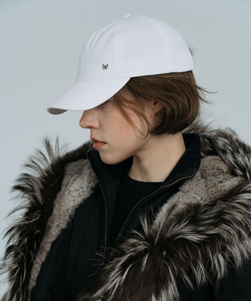 DOLIGRAM Basic Cat Rivet Washed Cap White