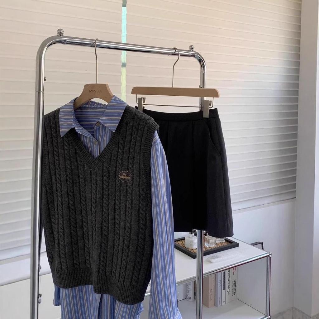 Women's College-Style Cable Knit V-Neck Embroidered Layering Vest