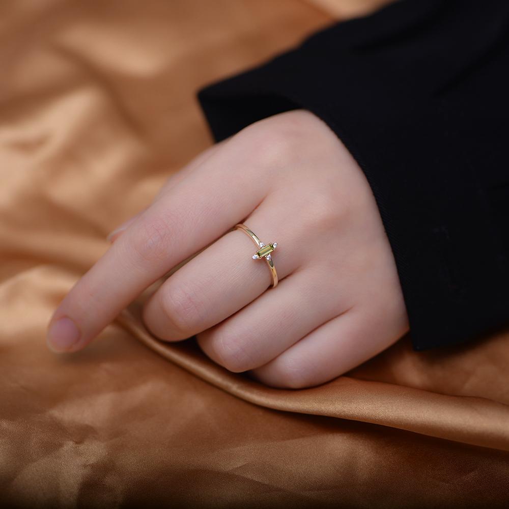 New Classic Best Selling Sterling Silver 925 Zircon Baguette Band Ring for Women Green Gemstone Simple Rings Jewelry