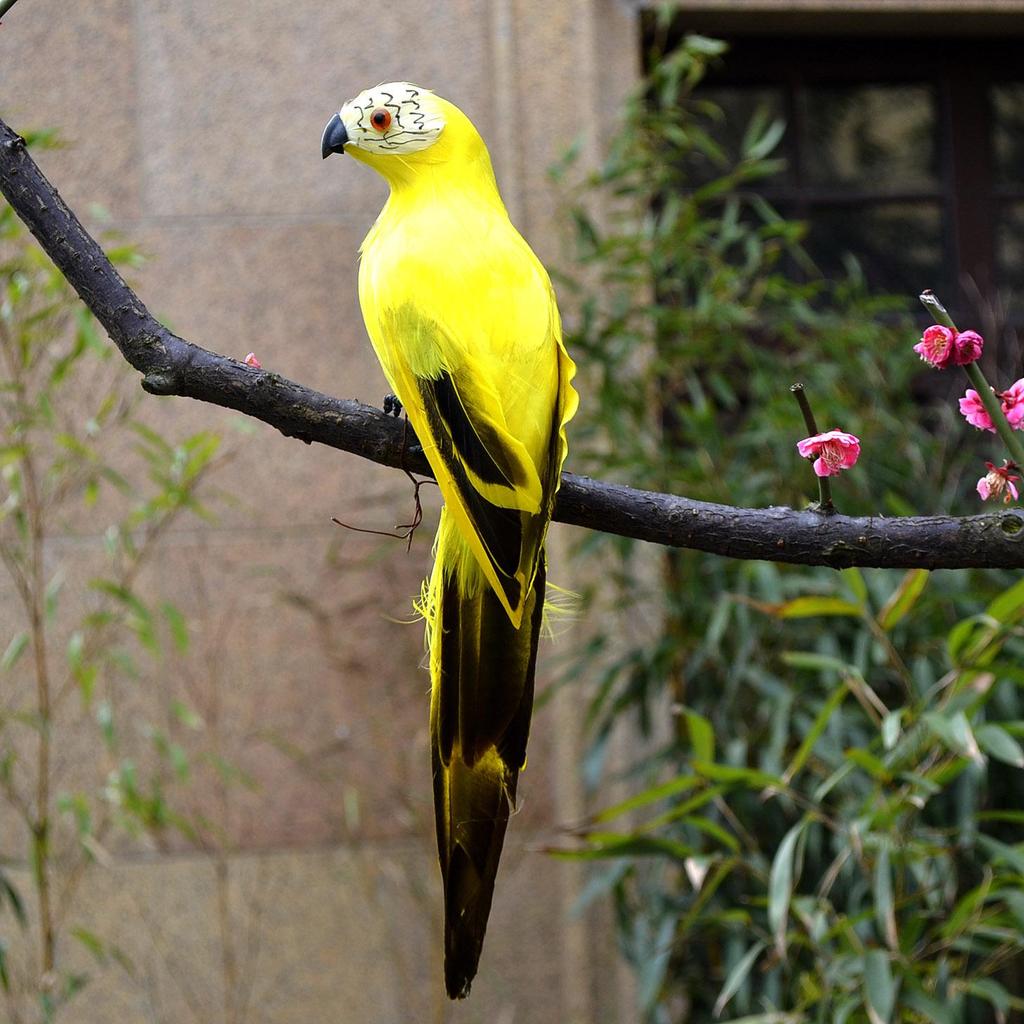 Neidische Porzellan-Papageienfigur mit Federn: Kleines Vogelmodell zur Dekoration für Haus und Garten