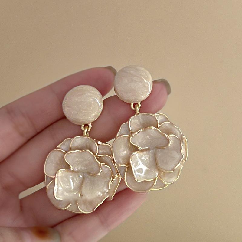 

Vintage Style Women s Earrings Lightweight Dangle Design Elegant Retro Inspired Jewelry Accessory for Daily Wear and Special Occasions One Size