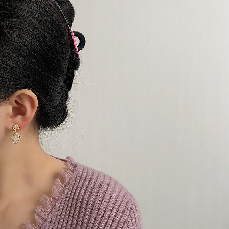 New Fashion Senior Design Sense Four-leaf Clover Earrings Flowers Delicate Small Fresh Classic Female Sweet Earrings