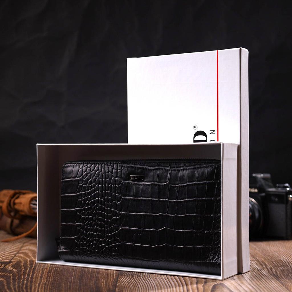 En solid herreclutch med ett rom laget av ekte skinn med krokodillepreging BOND-WALLET 22030 Black