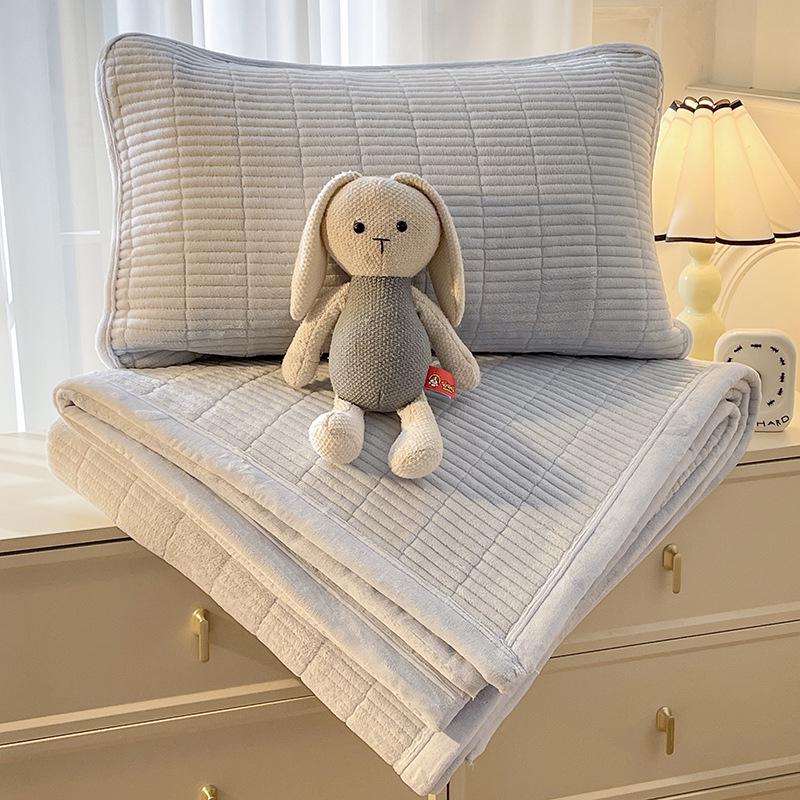 Set Gros de Plapumă de Catifea și Cuvertură de Pat 3 Piese: Lenjerie de pat caldă de iarnă și protecție de pat