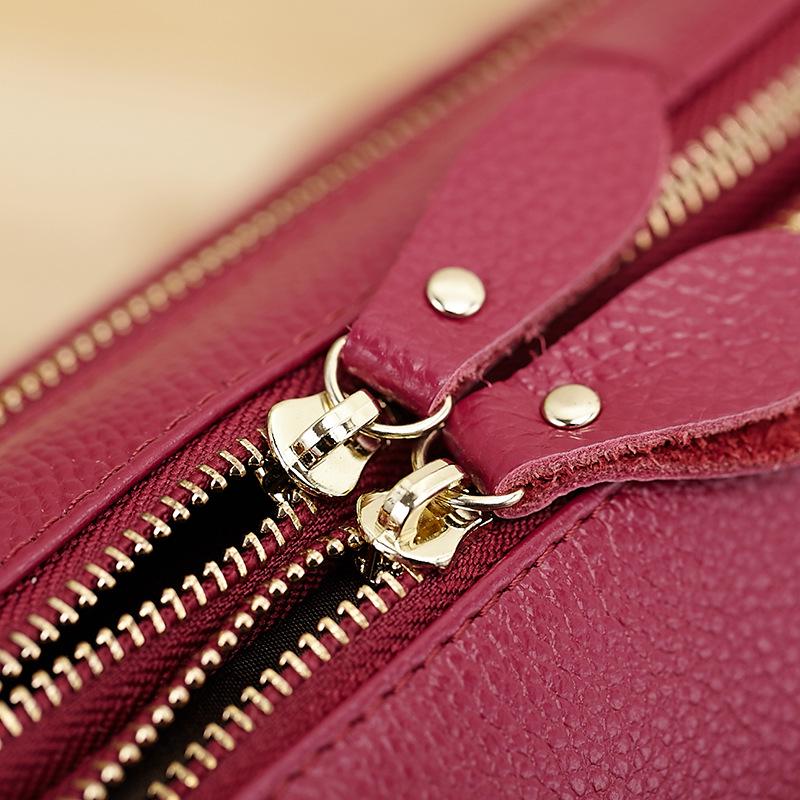 Middle-aged and elderly bags, first-layer cowhide mother bags wholesale, new middle-aged women's bags, messenger bags, soft leather.