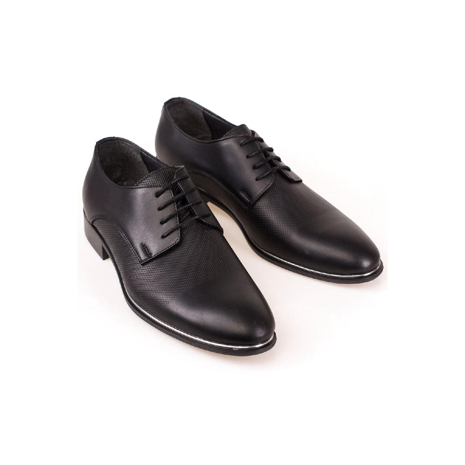 

Класичні чоловічі чорні туфлі для нареченого та костюма 39