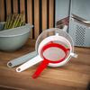 Sitko kuchenne plastikowe czerwone drobne oczka 15cm 1szt