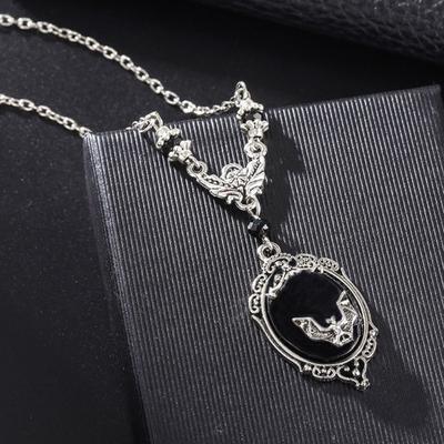 Vintage Pendant Necklace Exquisite Gothic Halloween Bat Necklace