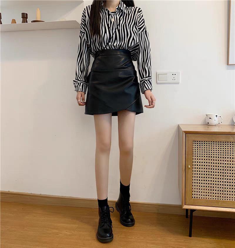 Women's Plus Size Black High-Waist Pleated A-Line Mini Leather Skirt