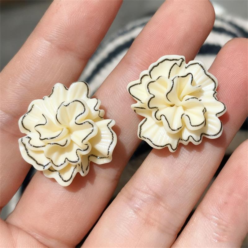

Three-dimensional Flower Stud Earrings for Women Beige Black Korean Cute Earrings Acrylic Plastic Florals Chic Women s Earrings
