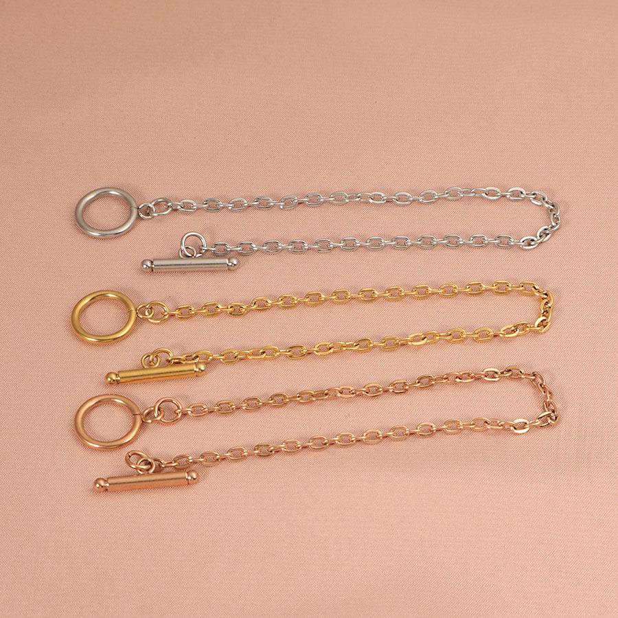 European-American Retro Geometric OT Buckle Necklace: Elegant Women's Clavicle Chain with Niche Design and High-End Style