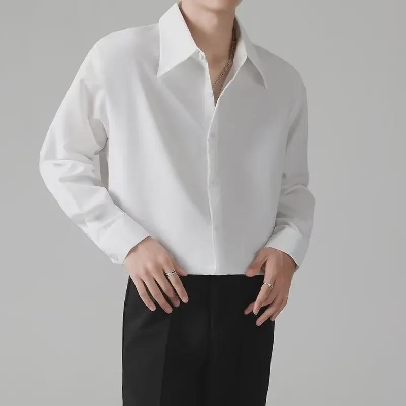 Pánská trendy bílá košile s dlouhým rukávem v korejském stylu s vycpávkami na ramena na jaro a podzim