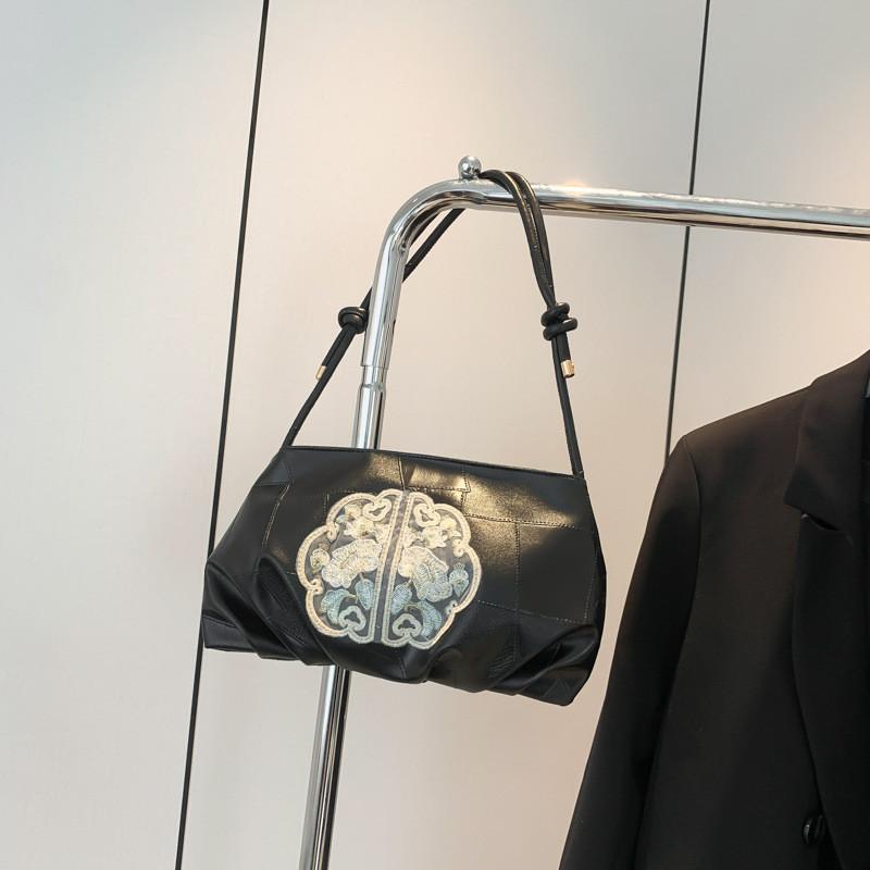 Stylish New Middle Style Women's Shoulder Bag Trendy Summer Crossbody Pillow Bag