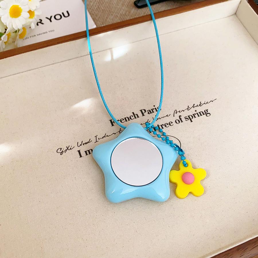 Retro Round Resin Necklace: Versatile, Fashionable High-End Clavicle Chain for Women