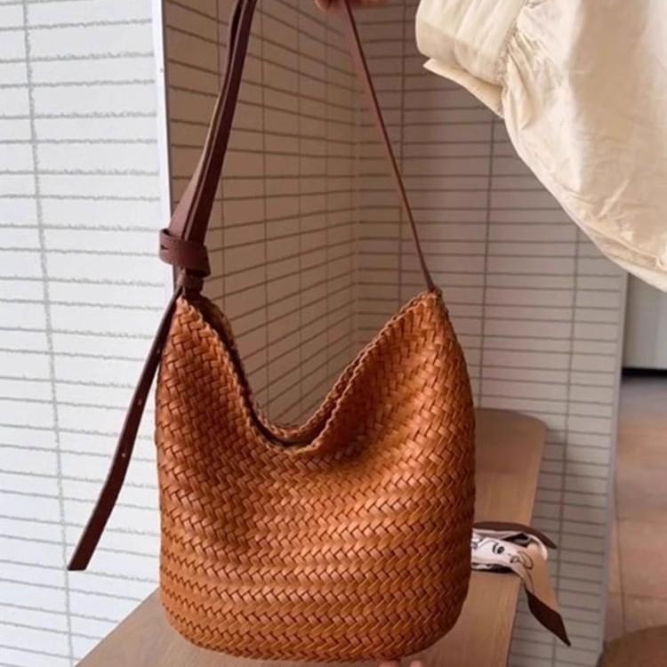Bag 2025 Womens Knitted Tote New Model Retro Large Capacity Commuting Shoulder Bag Crossbody Bag Vacation Travel Bucket Bag