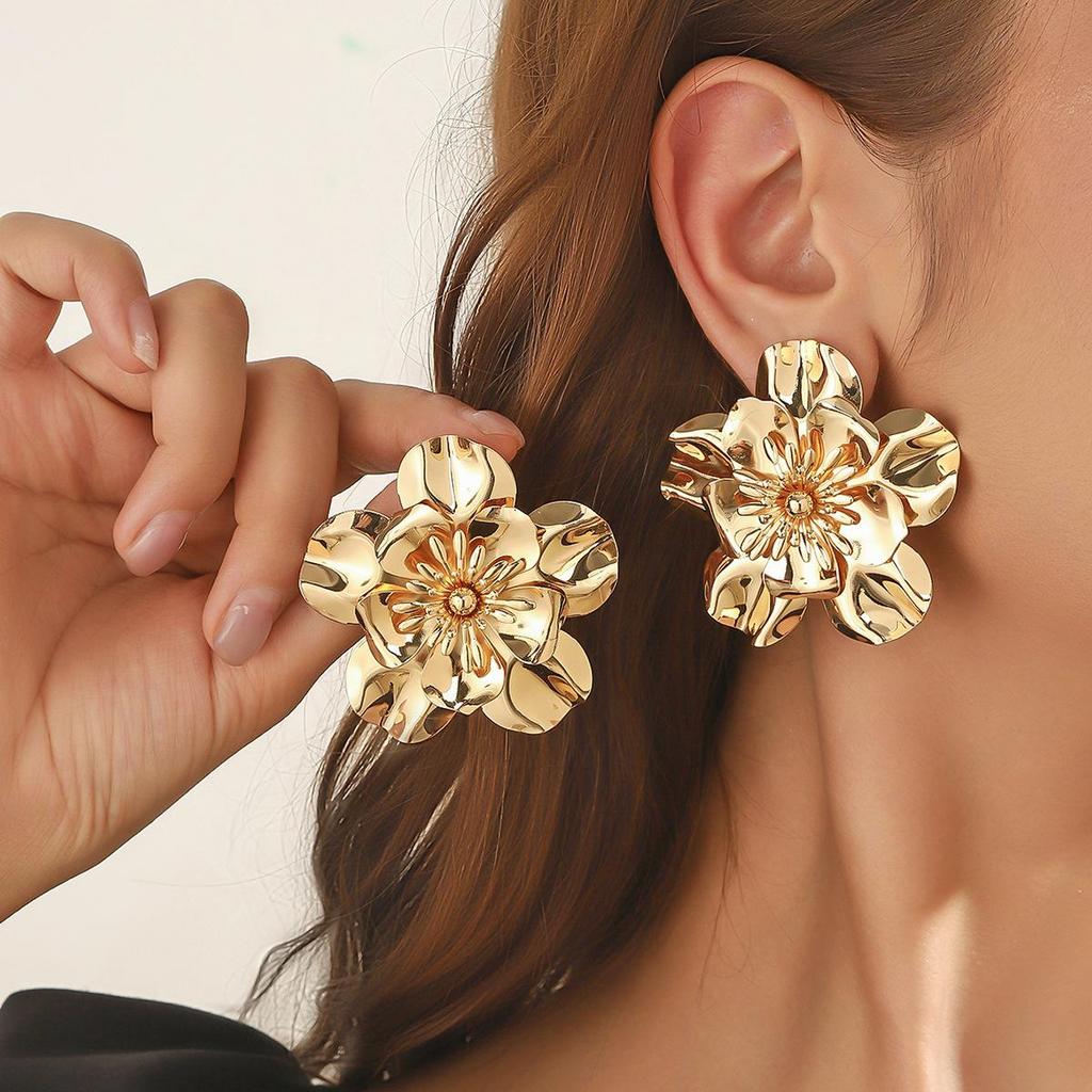 French-Inspired Unique Petal Pearl Flower Stud Earrings – Elegant & Versatile Design.