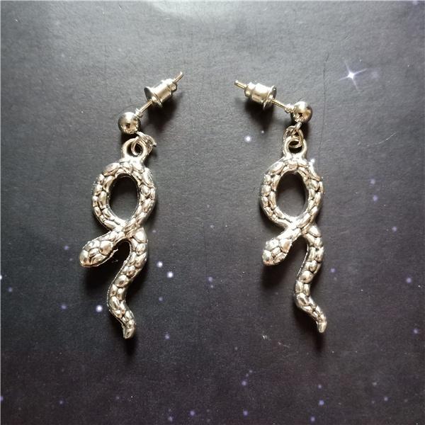 

Серьги-гвоздики в виде змей, украшения в виде змей, украшения в виде змей, серьги-гвоздики в виде рептилий, подарок для любителей змей, гвоздики-гвоздики с шаром 4 мм