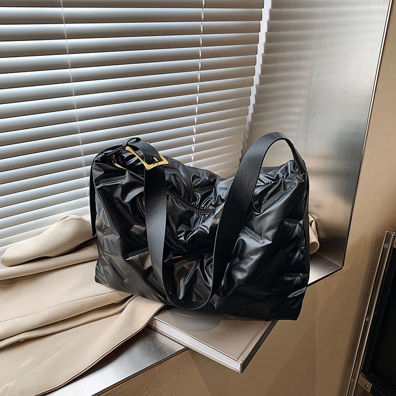 Casual Large-capacity Cotton Clothes Bag Women's New Autumn and Winter Popular Shoulder Messenger Bag Commuter Tote Bag