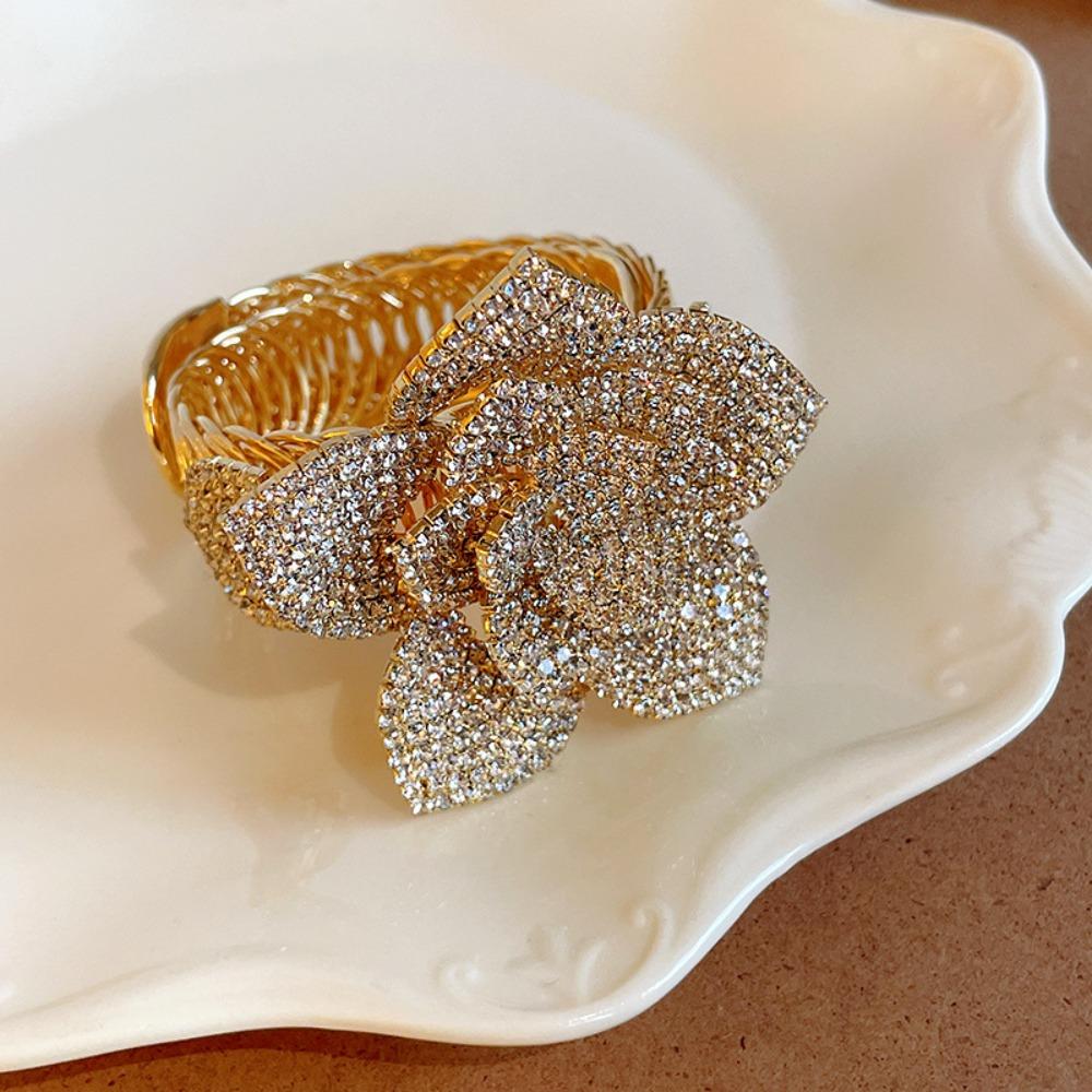 European and American Simple Bracelets, Arm Rings, Niche Cold Wind Temperament Bracelets, High-end Sense and Versatile Jewelry.