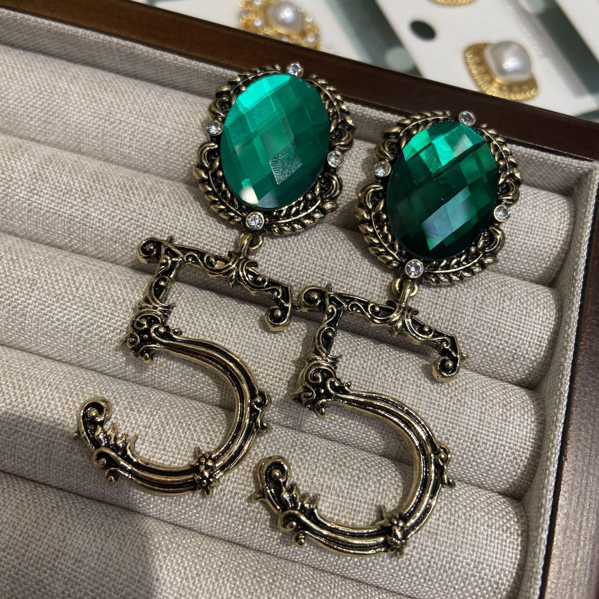 

Средневековый суд медный старый широкий плечо маленький ароматный ветер Нет. 5 серег зеркальный драгоценный камень ромб ручная огранка