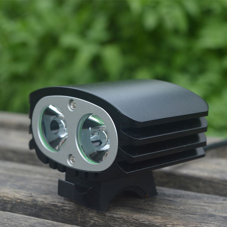 bicycle accessories The latest outdoor super bright USB excuse universal bicycle LED headlights Handlebar&300lm чёрный