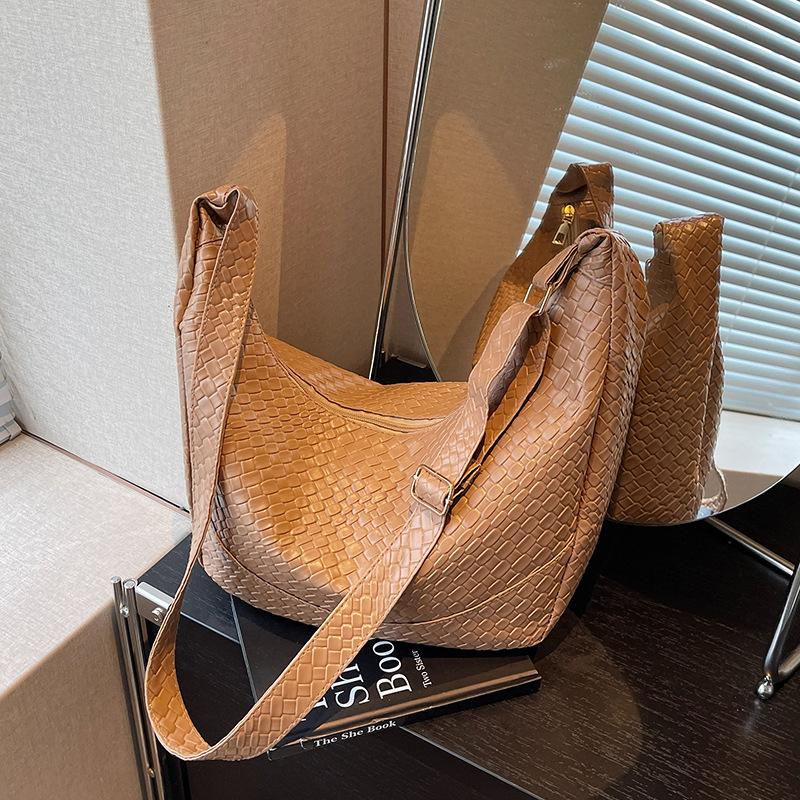 Large-capacity Dumpling-shaped Fashion Crossbody Bag for Commuting Single Shoulder Bag